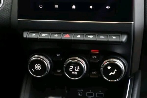 Renault Clio – Image 12