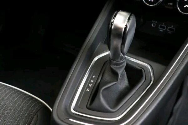 Renault Clio – Image 8