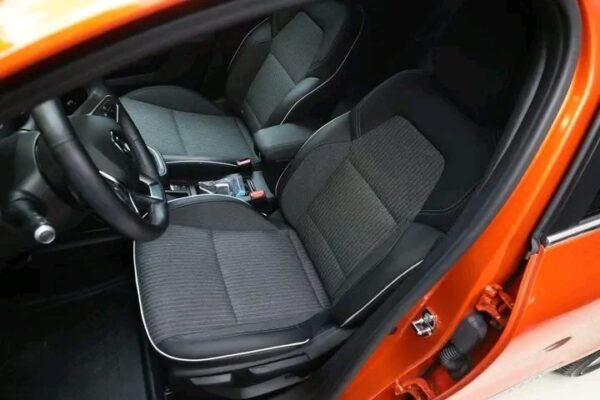 Renault Clio – Image 29
