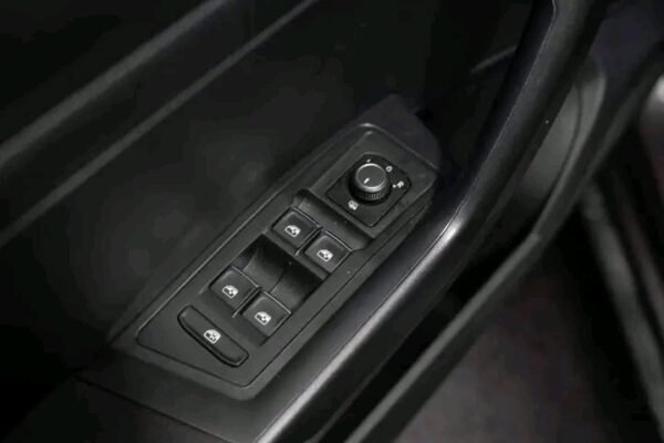 Volkswagen T-Roc 2.0 /4x4 – Image 13