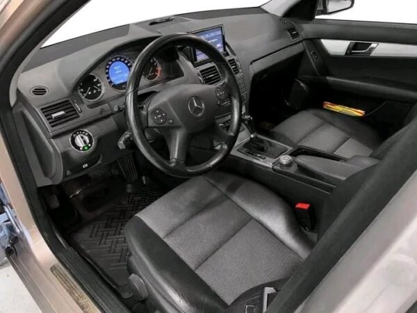 Mercedes-Benz C-Class – Image 10