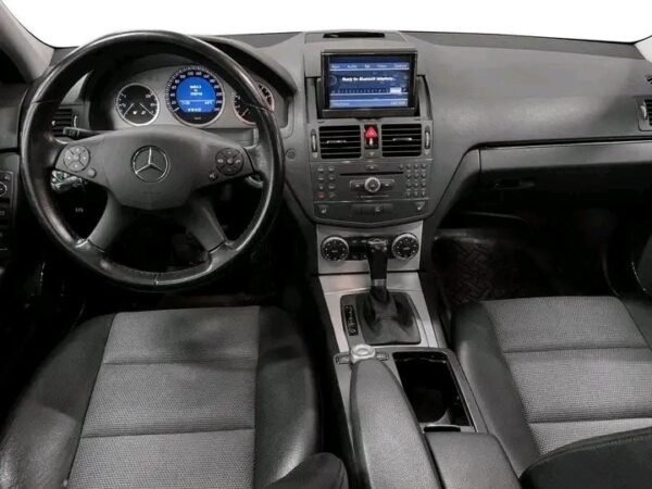 Mercedes-Benz C-Class – Image 2