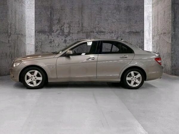 Mercedes-Benz C-Class – Image 3
