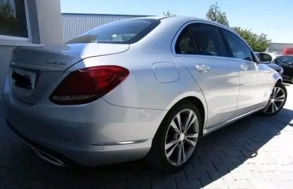 Mercedes C-Class 220 - Image 14