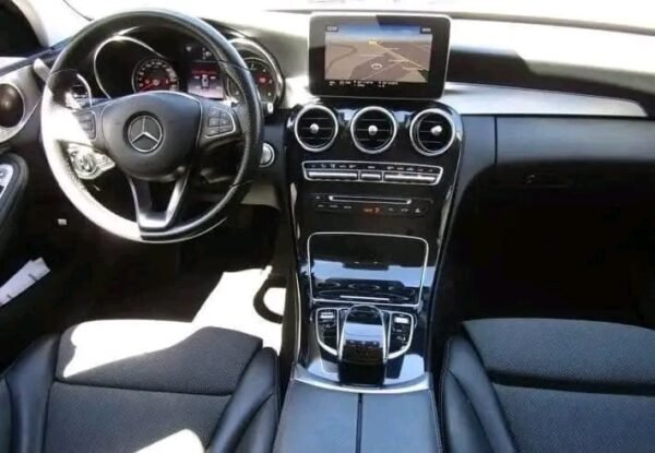 Mercedes C-Class 220 - Image 12