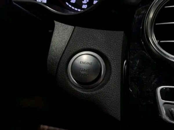 Mercedes-Benz C-Class – Image 11