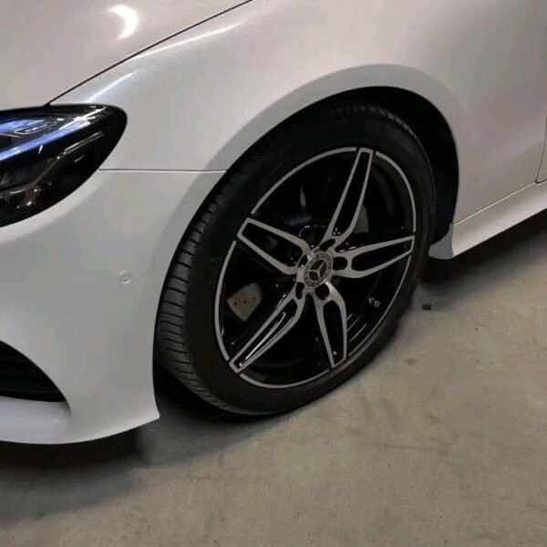 Mercedes-Benz E-Class – Image 28