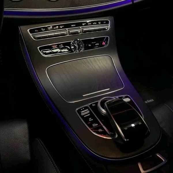 Mercedes-Benz E-Class – Image 33