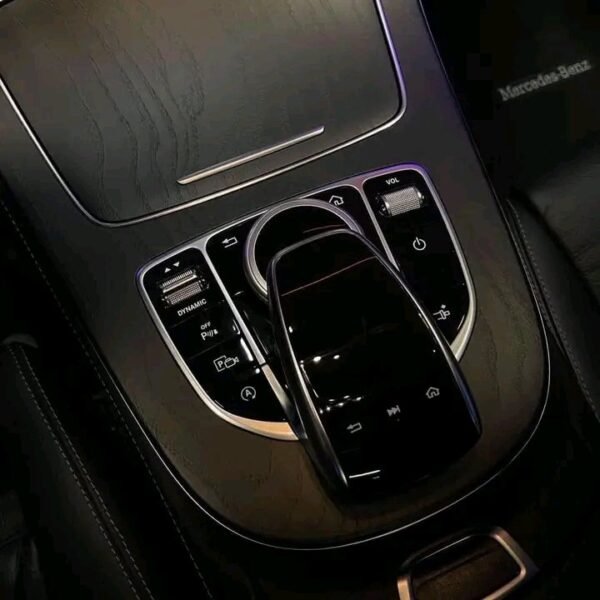Mercedes-Benz E-Class – Image 27