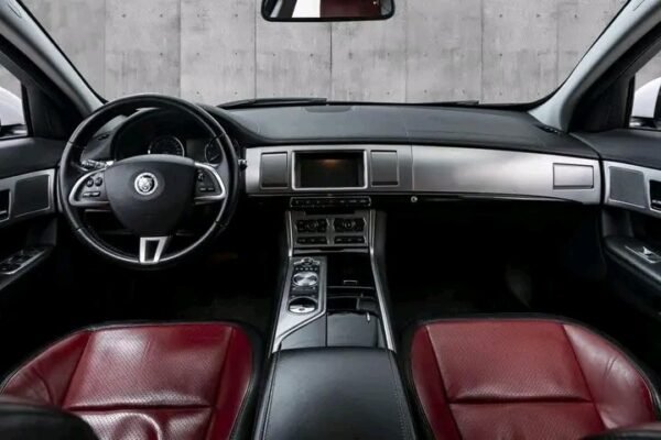 Jaguar XF - Image 14