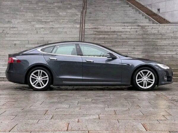 Tesla Model S – Image 3