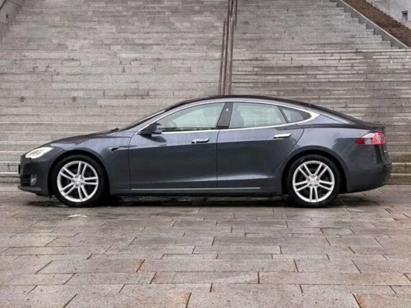 Tesla Model S – Image 13