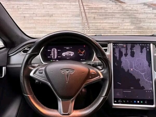 Tesla Model S – Image 11