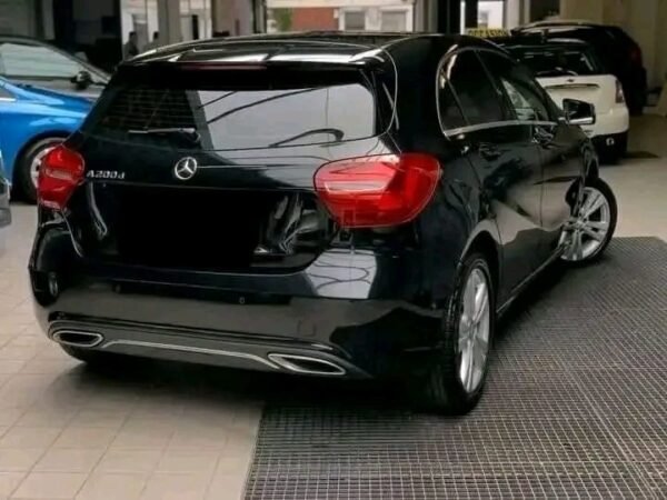 Mercedes-Benz A200d – Image 12