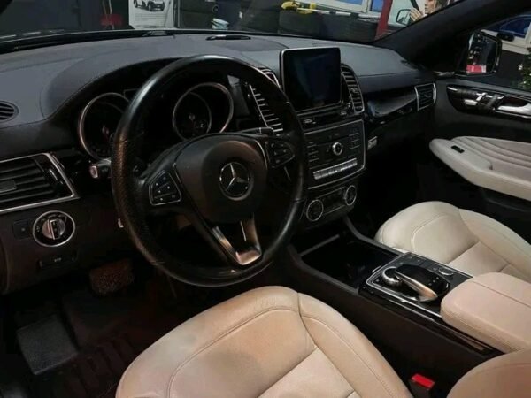 Mercedes-Benz GLE – Image 28