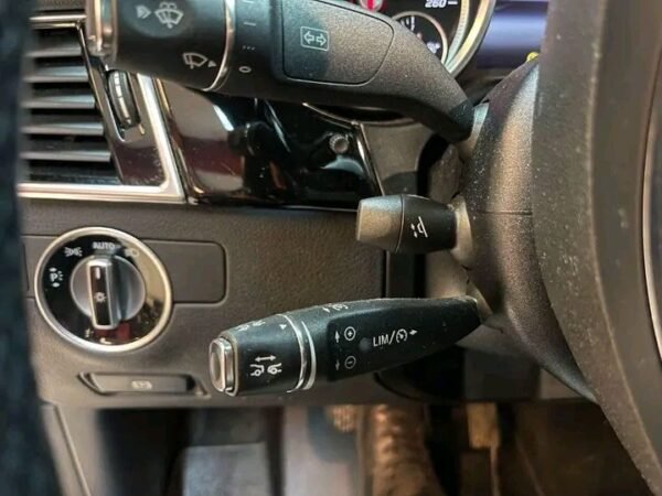Mercedes-Benz GLE – Image 30