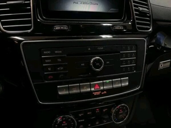 Mercedes-Benz GLE – Image 34