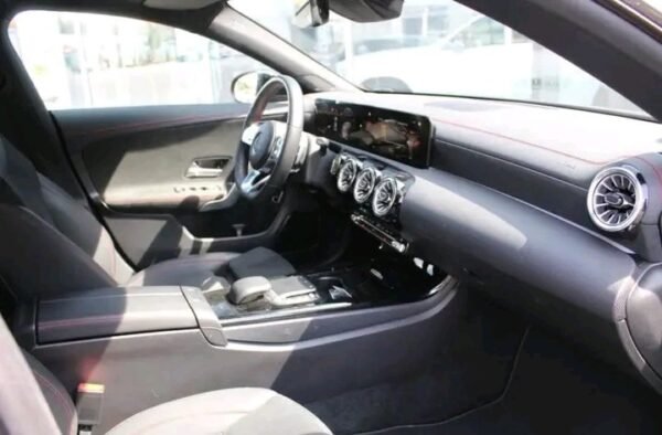 Mercedes-Benz CLA 200 AMG – Image 13