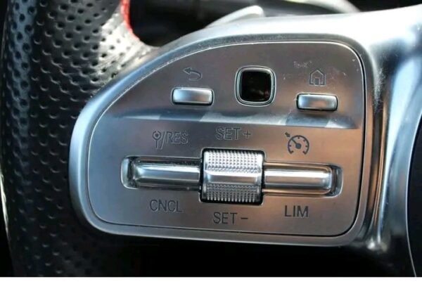 Mercedes-Benz CLA 200 AMG – Image 11