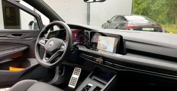 Volkswagen Golf VIII 2.0 – Image 10