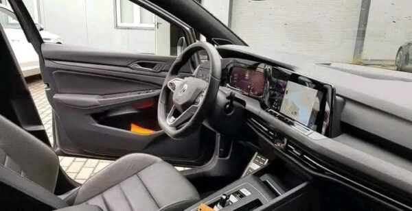 Volkswagen Golf VIII 2.0 – Image 13
