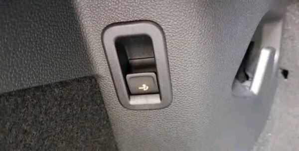Volkswagen Golf VIII 2.0 – Image 18