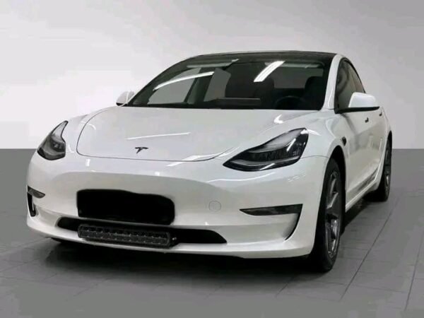 Tesla model 3 – Image 2