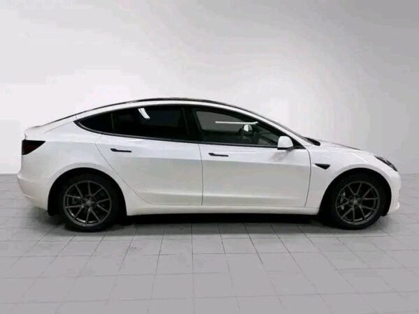 Tesla model 3 – Image 16