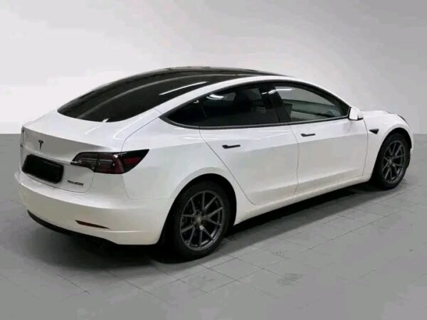 Tesla model 3 – Image 17