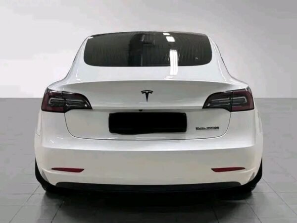 Tesla model 3 – Image 21