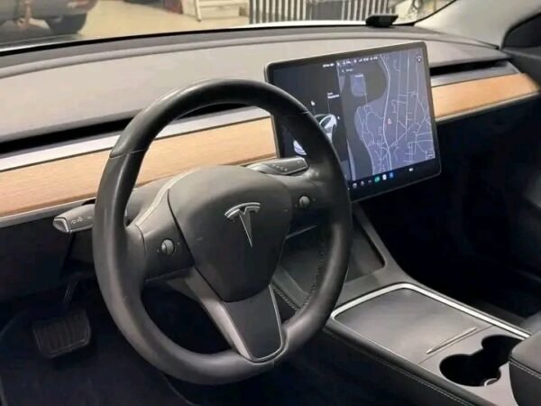 Tesla model 3 – Image 10