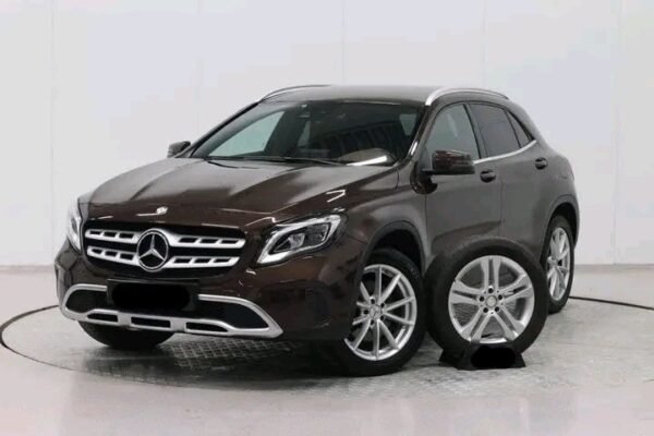 Mercedes-Benz GLA 220 4MATIC automatic – Image 2