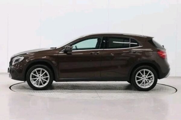 Mercedes-Benz GLA 220 4MATIC automatic – Image 3