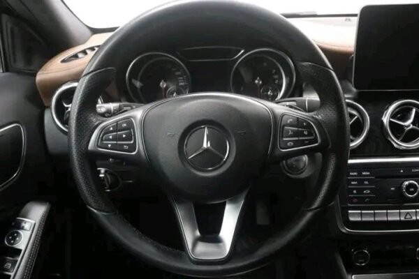 Mercedes-Benz GLA 220 4MATIC automatic – Image 8