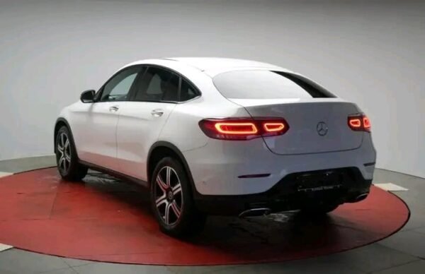 Mercedes-Benz GLC 220 d 4Matic – Image 4