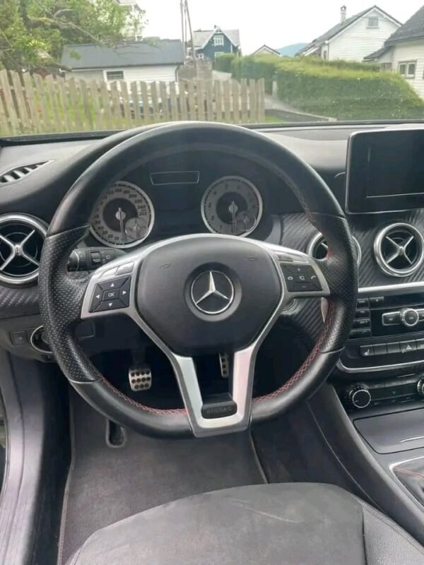 MERCEDES BENZ A-CLASS – Image 13