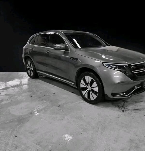 Mercedes-Benz EQC 400 4MATIC AMG – Image 3