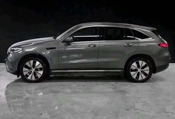 Mercedes-Benz EQC 400 4MATIC AMG – Image 15