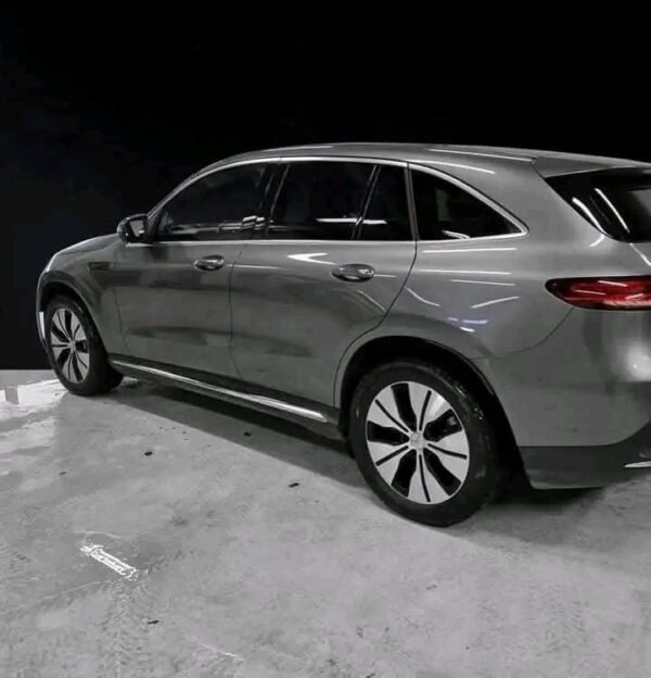 Mercedes-Benz EQC 400 4MATIC AMG – Image 16