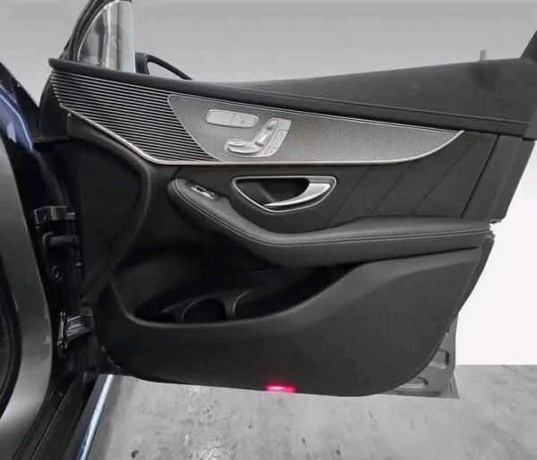 Mercedes-Benz EQC 400 4MATIC AMG – Image 10