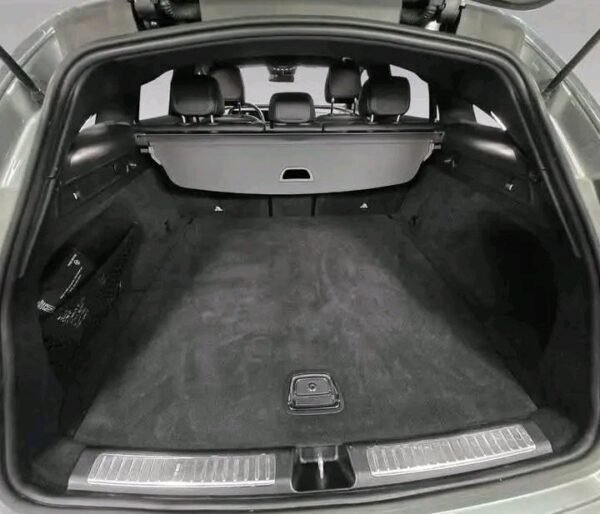 Mercedes-Benz EQC 400 4MATIC AMG – Image 17