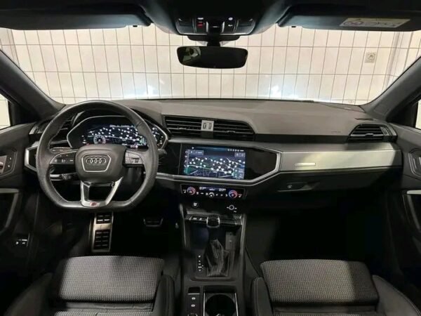 Audi Q3 - Image 13