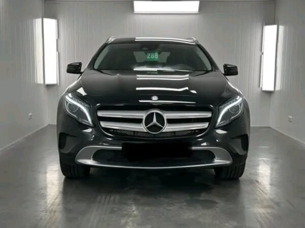 Mercedes-Benz GLA 220d Bi-Xenon