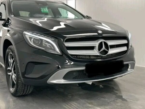 Mercedes-Benz GLA 220d Bi-Xenon – Image 2