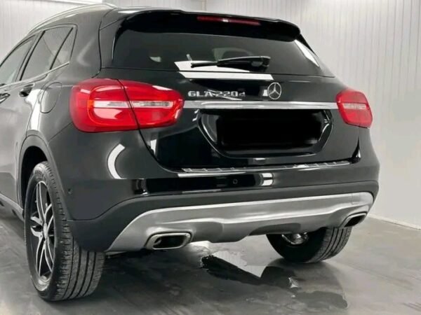 Mercedes-Benz GLA 220d Bi-Xenon – Image 26