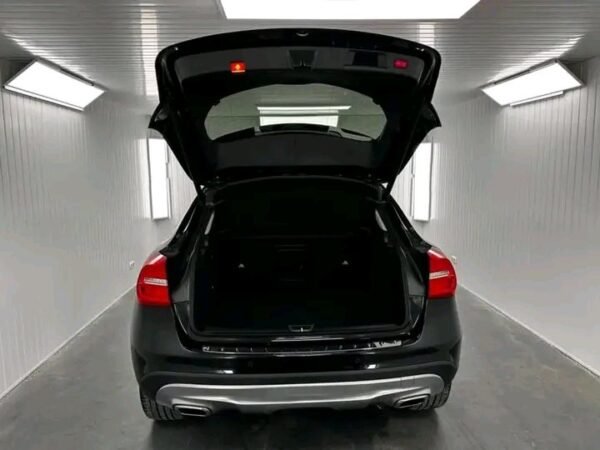 Mercedes-Benz GLA 220d Bi-Xenon – Image 25