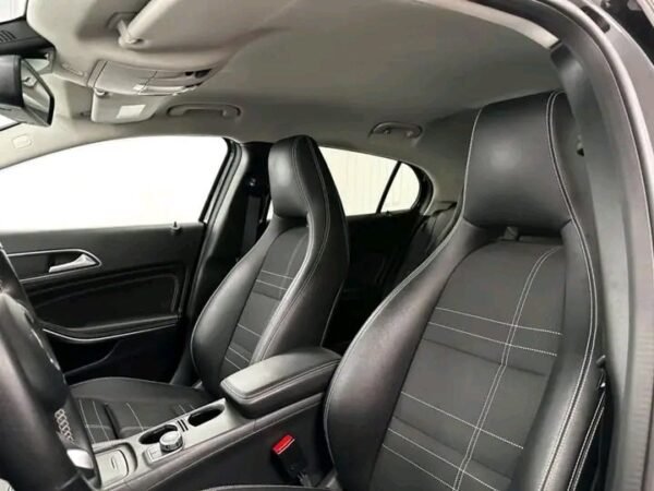 Mercedes-Benz GLA 220d Bi-Xenon – Image 19