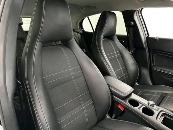 Mercedes-Benz GLA 220d Bi-Xenon – Image 8