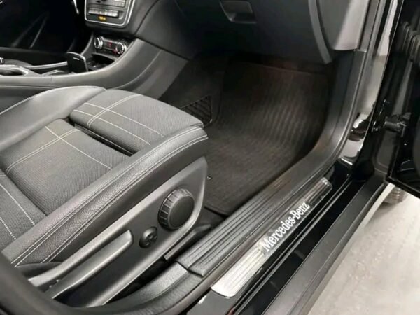 Mercedes-Benz GLA 220d Bi-Xenon – Image 23