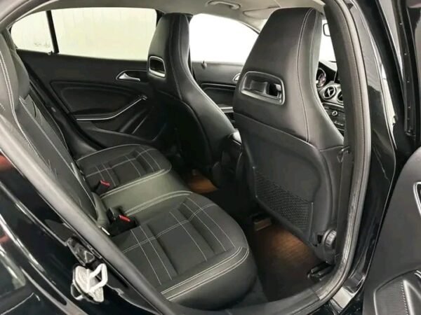 Mercedes-Benz GLA 220d Bi-Xenon – Image 14